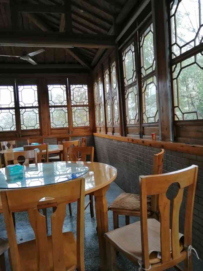 红梅饭店(x064店)-"上周与几个朋友去黄山,半路中遇见几个小景.