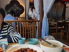 -荷塘秋月·本帮江浙菜(国权路店)