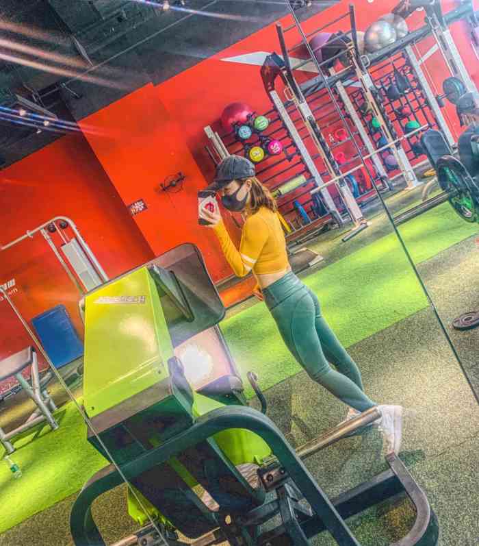 麦肯世界健身中心-"以前在这办过卡,服务态度差的一批,教练只.