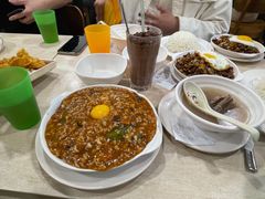 麻辣窝蛋肉碎饭-喜莲咖啡