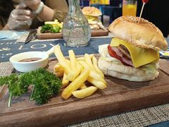 安格斯牛肉汉堡-又见马甲M8融合西餐厅(体育中心店)
