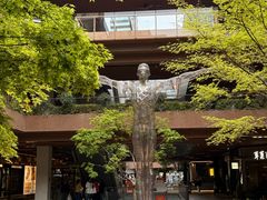 -瑞虹新天地月亮湾