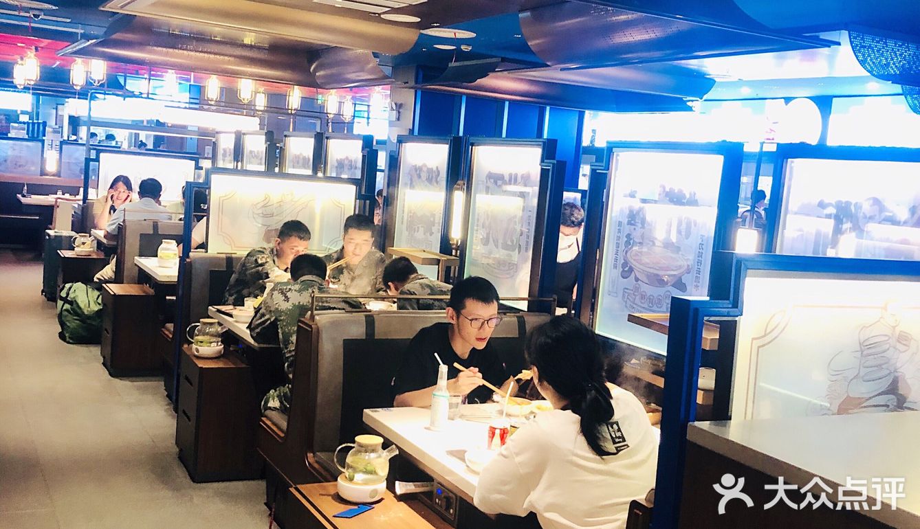 探店黑珍珠，火锅排队王名副其实