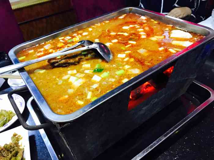 本味无招牌-"这是我吃过的最好吃的类似火锅的碳锅 味道.
