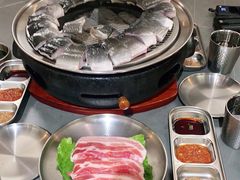 -围炉肉舍•炭烤活鳗•丹东海鲜烤肉(步行街店)
