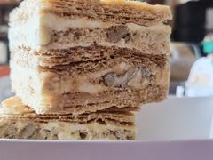 核桃拿破仑-黛汀烘焙DAINTY BAKERY(代字行合生汇店)