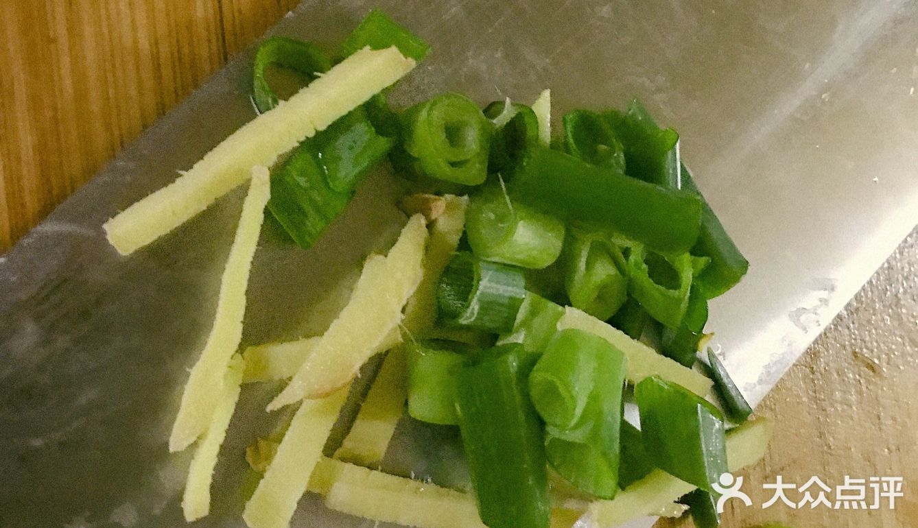多吃菌类好处多，好吃的金针菇炒肉丝