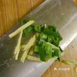 多吃菌类好处多，好吃的金针菇炒肉丝