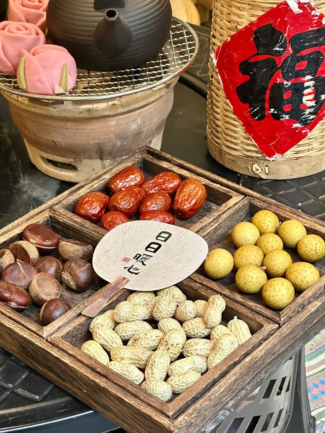 冬季成都品茶海选工作室邀亲友围炉话旧情