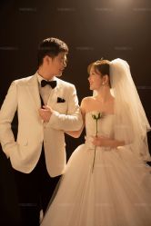 -雪中彩影婚纱摄影·微光艺术中心