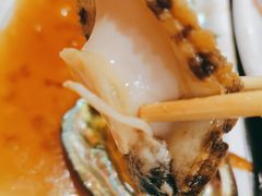 浇汁鲍鱼-老东镇啤酒屋海鲜加工·蒸汽海鲜·海鲜烧烤(台东店)