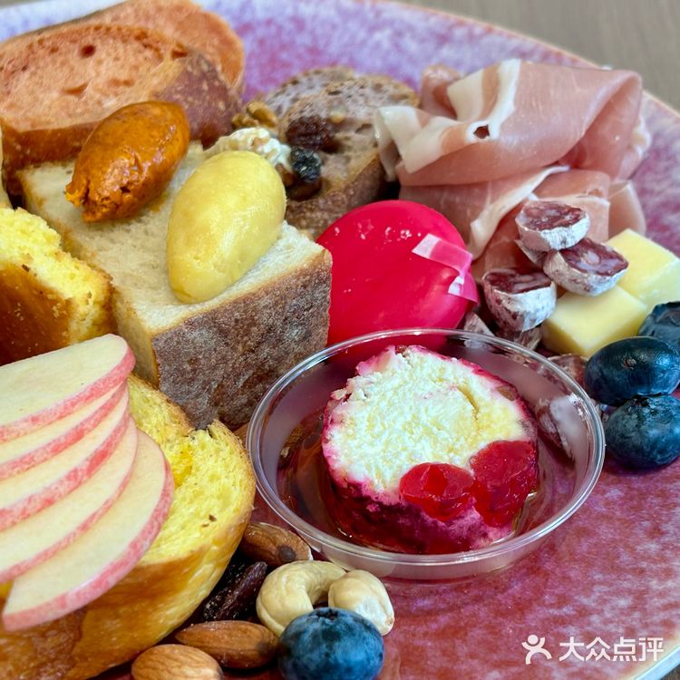 终于在南京吃上了面包拼盘！
