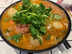 招牌炸酱小锅米线-肥汁米蘭香港米线(长宁来福士店)