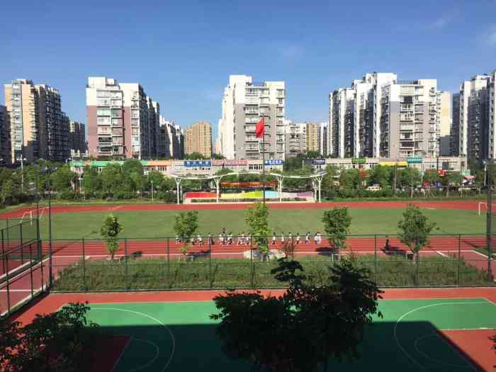 杭州市丁兰第二小学"丁兰二小是丁桥新开两年的一所学校.校园美.