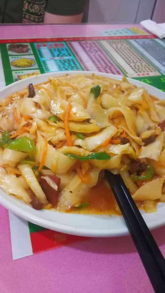 味道还不错,面也还可以,喜欢辣的话还是加辣椒好吃点