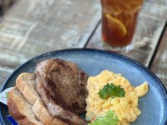 牛排滑蛋吐司早餐-Smiling Buffalo Cafe