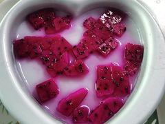 火龙果椰子冻-墨脱石锅椰子鸡•香草鸭•东山羊(大东海店)