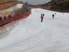 -采薇庄园四季滑雪场