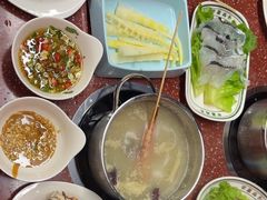 -四囍码头海鲜烧烤自助火锅(外滩南京东路悦荟广场店)