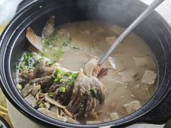 -土砂锅生态山庄·非遗砂锅雅鱼