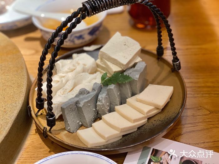 哈尼石锅鱼(长宁来福士店)豆腐拼盘图片
