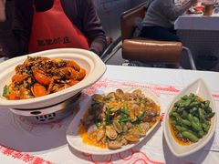 -肥肥虾庄·金牌油焖大虾(汉街SKP店)