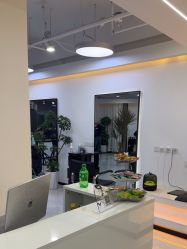 -V7 HAIR SALON