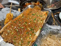 -何妹湿辣牛肉·粤式烧烤砂煲(桂雅路店)