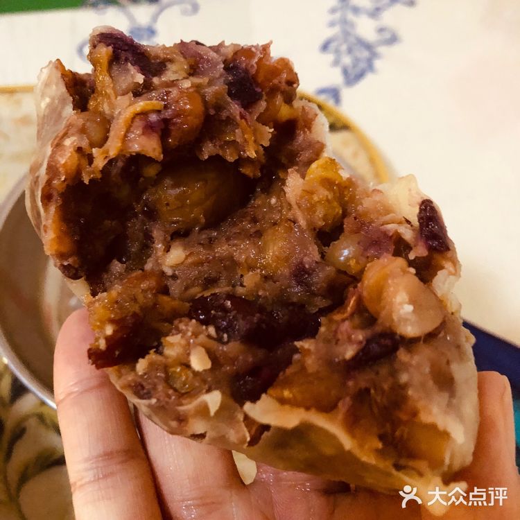 宫门口馒头，老北京的特色家常主食，时时排队等候购买