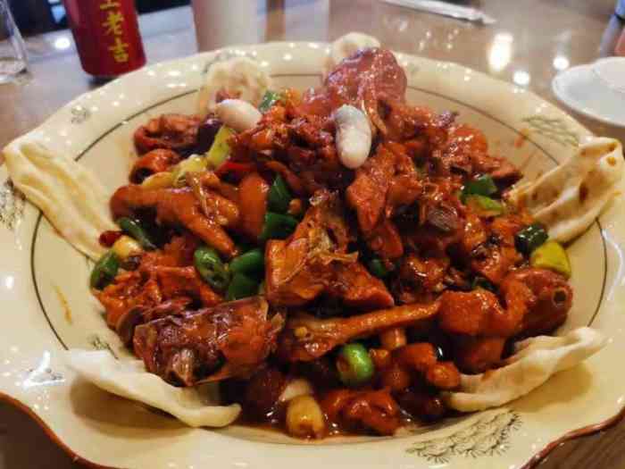 张大彪临沂炒鸡(院士港店"服务是真的差.打电话定了一个5人包间.