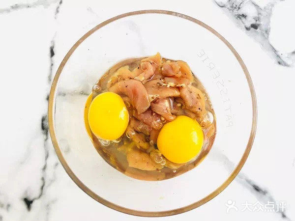 外酥里嫩又入味的炸酥肉，过年必学硬菜！