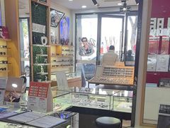 -光明眼镜·蔡司授权(徐泾店)