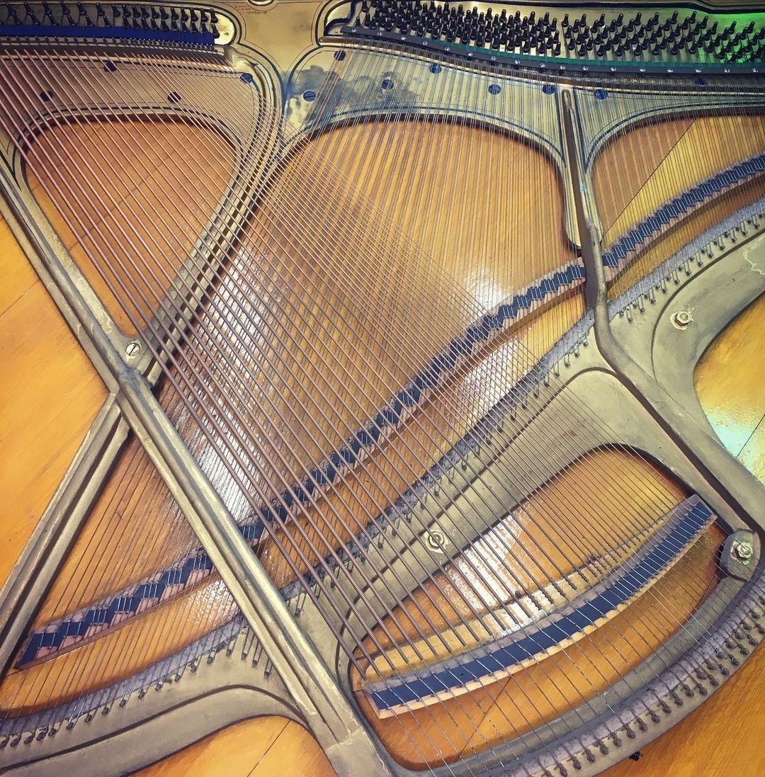 琴弦张力对钢琴的影响