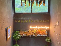 -Mark&Mars Restaurant