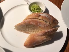 餐前面包配黄油-弗兰克牛排西餐厅Ribone steak house(柠檬花园店)