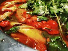 -野山舂·贵州现舂酸汤火锅(鸿通城店)