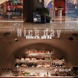 映入眼帘的竟然是梦幻Bar，每日18点营业，周二