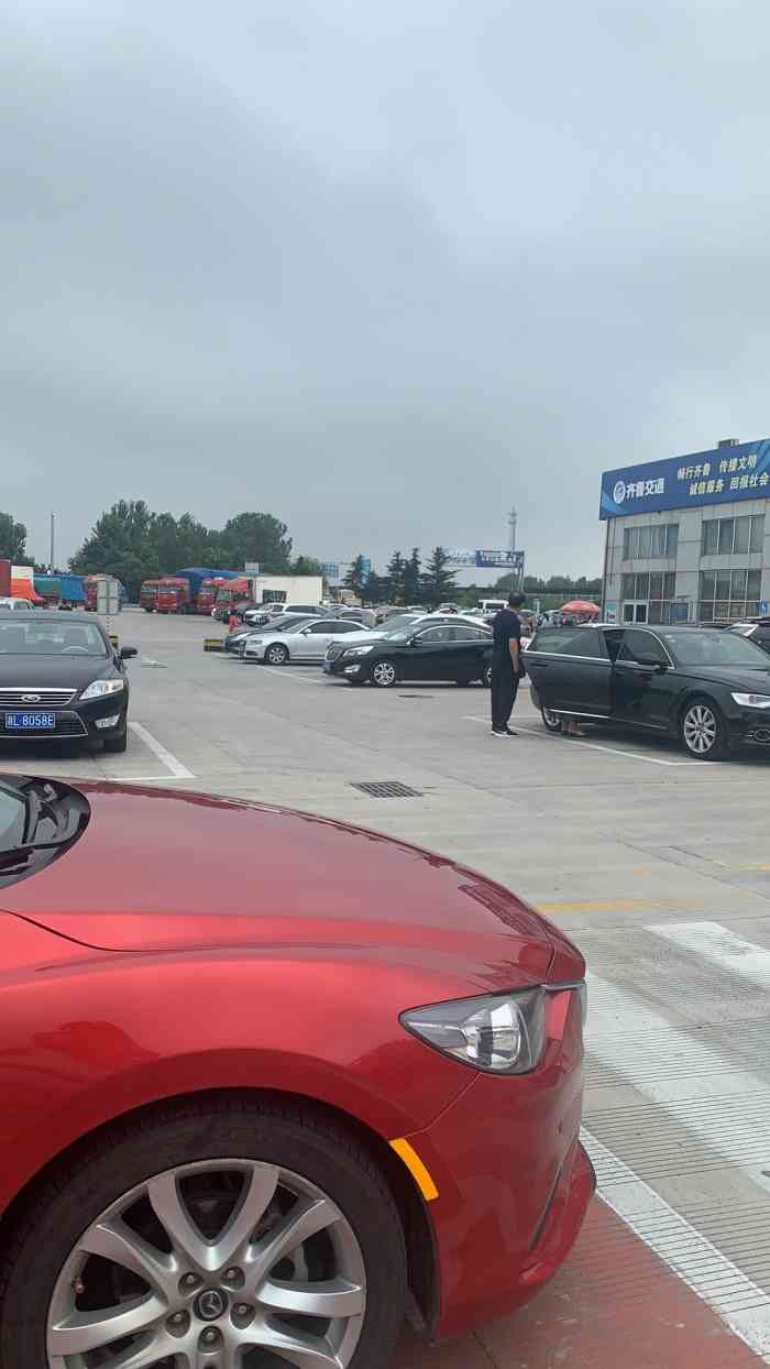 日照服务区停车场-"进入日照区域的服务区,给我的印象就是大!