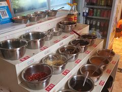自助调料区-销魂美蛙鱼头火锅(上海首店)