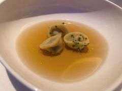 意式鸭肝饺子配牛肉清汤-AZUR聚(香格里拉饭店)