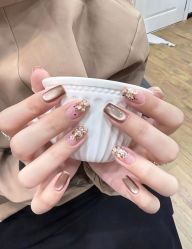 -桃色美甲沙龙