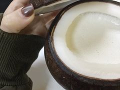 -志龙皇冠吃货椰子铺