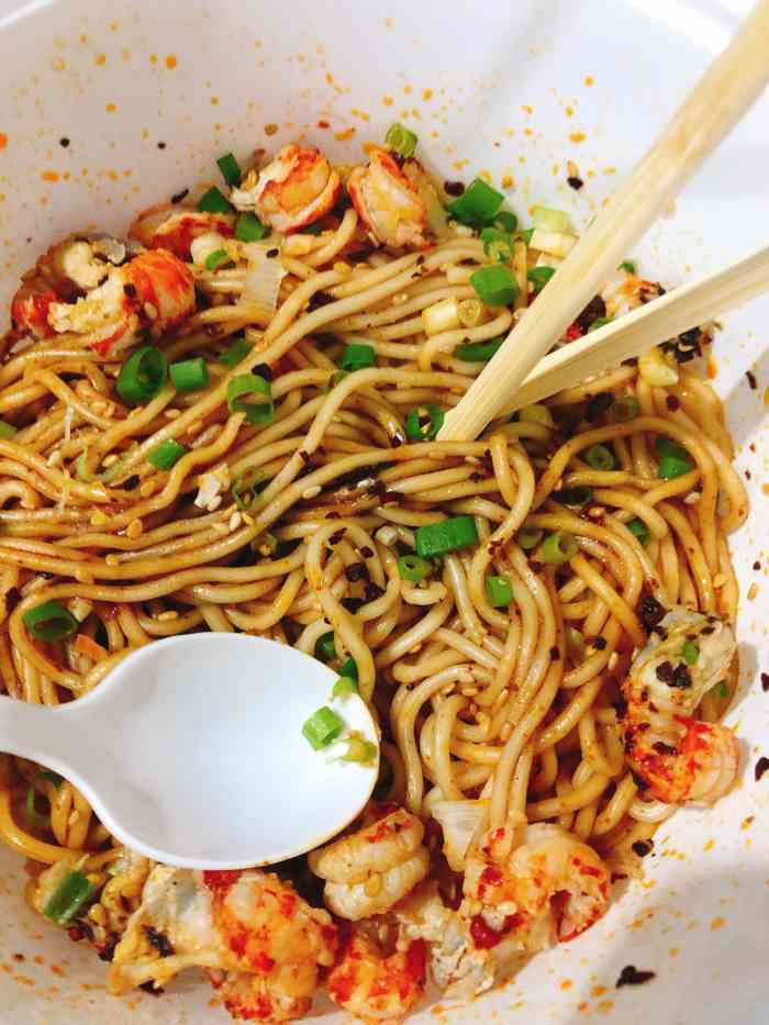 品正金牌拌面(西安路店)-"[薄荷]环境:干净明亮整洁～ [服务.