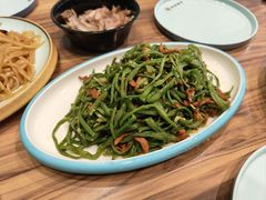 鲜豆角炒肉丝-合合春饼·酱骨·东北菜(潘家园店)