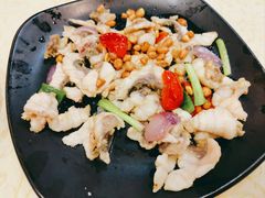 果仁炒生鱼片-禄源公·老莞诚饭店