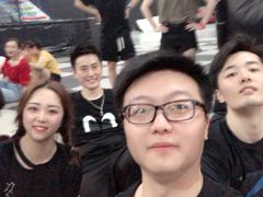 -嘿哟动霸CHUA·新潮玩运动娱乐中心·蹦床滑冰团建乐园