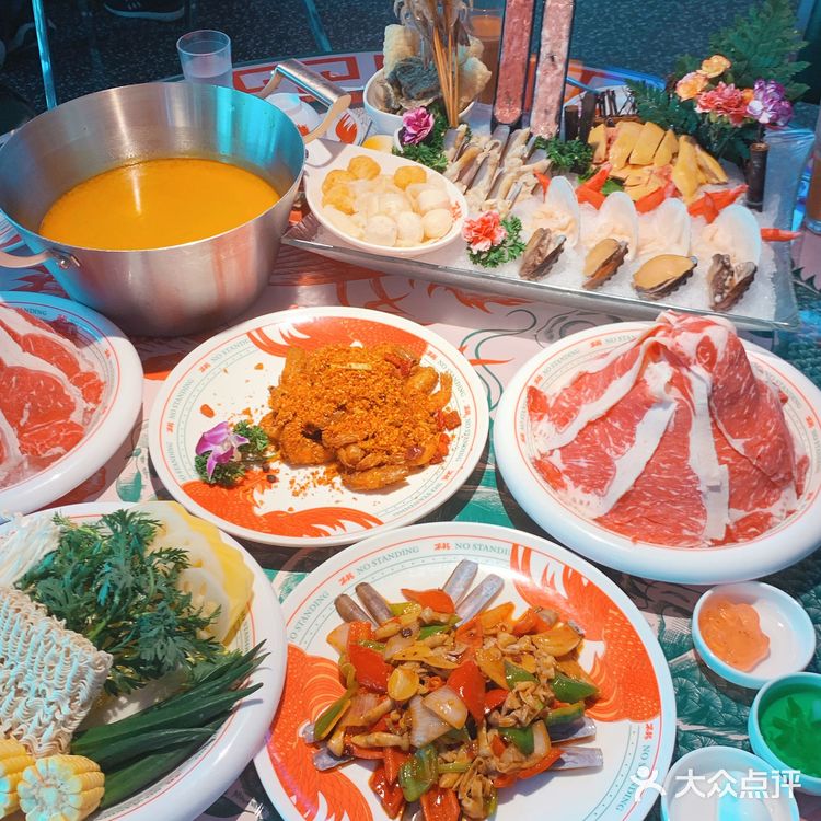 成都探店｜走！到香港老电影里约一顿饭吧