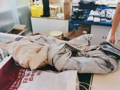-爱革·奢品·鞋包·衣物·家居(金桥国际商业广场店)