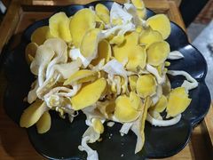 -果松木炭酸菜铜火锅·外婆参鸡汤