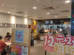 -麦当劳(上海虹桥站30B检票口楼上)